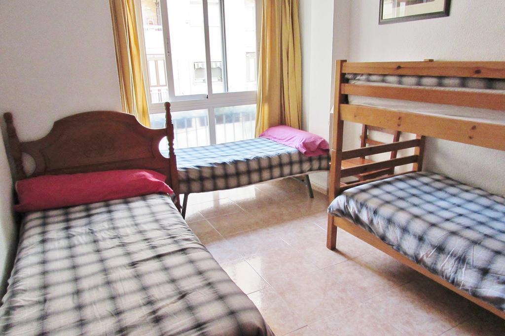 Hostal Nuevas Naciones - Granada — Photos 3